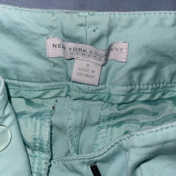 New York&company 7th ave Crop slim-leg signature Size 0 Color: aquamarine splash - Picture 3 of 4